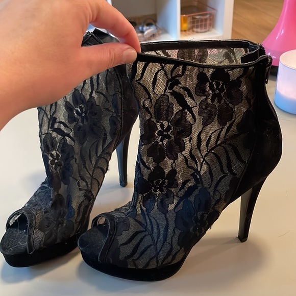 Heels - Picture 2 of 4